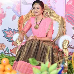 My beautiful client Gopika on her special day. She is glowing in a custom-designed two-tone lehenga, pairing a traditional brown brocade skirt with a lovely pink blouse and dupatta.