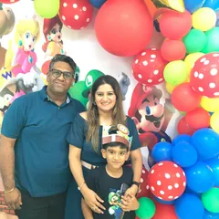 A picture perfect moment from Krishav's Super Mario themed birthday. We love seeing families celebrate together against a backdrop of their child's favorite characters.