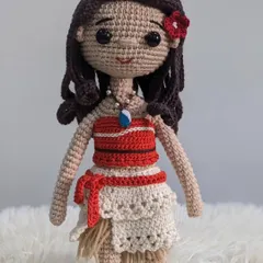 My crochet version of Moana, ready for an ocean adventure. I focused on the details, from her layered skirt and the Heart of Te Fiti necklace to the red flower in her hair.