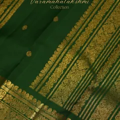 The vintage gap pallu of the green Kanjivaram, featuring vertical zari lines and traditional motifs.