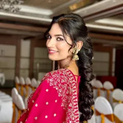 A beautiful smile to go with a gorgeous hairstyle. This side-swept look with soft curls is perfect for a sangeet or reception.