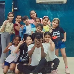 All smiles and victory signs with the crew. This is what a successful and fun-filled dance session looks like.