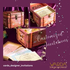 This vintage-style trunk box serves as a beautiful and unique wedding invitation. The floral-painted exterior and antique-finish hardware open to reveal a set of elegant invitation cards, creating a charming and nostalgic unboxing experience.