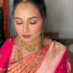 A close-up of the soft glam makeup with eyes closed, showing the seamless blending of the eyeshadow. This look is perfect for guests who want to look polished and sophisticated.