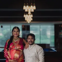 A lovely portrait of an expecting couple. The mom-to-be is wearing a beautiful layered kemp jewellery set that adds a traditional touch to her maternity shoot.
