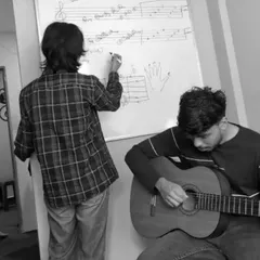 Our instructor Ragui dives into the theoretical depths of music on the whiteboard. We believe understanding theory is key to becoming a complete musician.