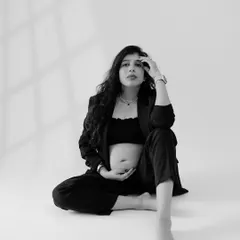 A powerful and vogue-inspired black and white portrait. This shot celebrates the mother's strength and confidence in a modern, stylish way.