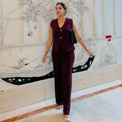 Here is the full monochromatic outfit. Wearing different tones of the same color family is a simple yet effective styling trick. It's an easy way to look elegant and put-together with minimal effort.
