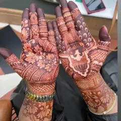 The final result is what matters most. This is the deep, rich stain you get from my 100% natural henna paste. There are no chemicals, just pure color that shows the quality of the art.
