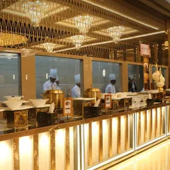 A glimpse of the grand scale I operate on at the Maxus Dome in Mira Bhayandar. This luxurious buffet setup, complete with elegant chandeliers and professional chefs, is designed to serve up to 2000 guests without compromising on quality or service.