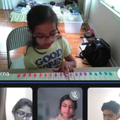 A snapshot of our combined offline and online classes. Here you can see our online student Aarna from the USA learning piano along with our students in the Mumbai classroom.