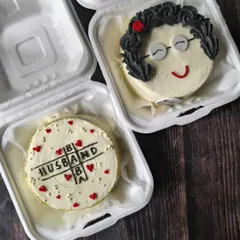 This set was for a joint birthday celebration for a dad and grandmother. It includes the "Husband Dad Baba" tic-tac-toe cake and the adorable grandmother portrait bento.