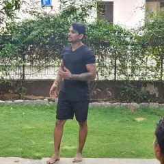 Here I am during our first workshop, explaining the history and benefits of Indian club training. It was a dream come true to see so many enthusiastic people ready to learn.