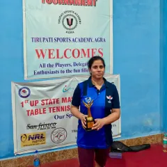 Our veteran player, Mradula Pastor, proudly holds her trophy after winning second place in the Women's 39+ category.