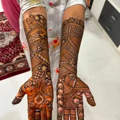 Another example of a beautiful, dark stain on a full bridal design. The contrast between the henna and the skin is stunning.