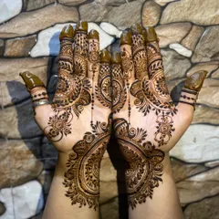 A gorgeous paisley-dominant design for a bride. The bold, leafy paisleys are a hallmark of this beautiful style.