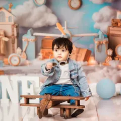 Ready for takeoff. This little pilot is celebrating his first year of navigating new adventures with a vintage aviator-themed photoshoot. It’s a creative way to mark a big milestone.