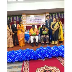 A moment of appreciation on stage at MS Ramaiah Institute of Management. Being invited as a guest and judge for their 'Testigo Spectrum' event was a fantastic experience 💫