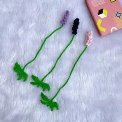 These lavender bookmarks are so elegant. I made them in different shades of purple, each with a leafy base to hold the page.