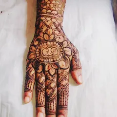 Your mehendi should tell your story. I love weaving personal elements into my art, like hiding a loved one's name in beautiful calligraphy, making your bridal henna a unique and intimate part of your celebration.