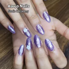 Another view of the sparkling lavender glitter nails. This shows how the glitter catches the light from every angle.