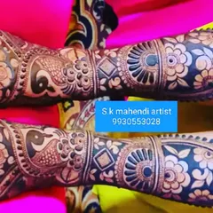 A beautiful floral design for the feet. This pattern features roses and peacocks, creating an elegant look that complements any bridal outfit.