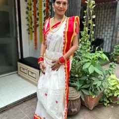 The quintessential Bengali look for Durga Puja, featuring the white saree with a simple red border. I guide my students on how to create the neat box pleats that are characteristic of this style.