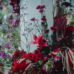 A close-up of our large-scale flower arrangements. To bring out the depth of a color scheme, we carefully layer multiple types of flowers and foliage, ensuring every detail is intentional.