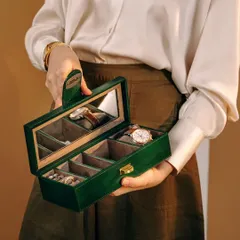 For Verman Atelier, we created this lifestyle shot to highlight the elegance of their leather jewelry box. The focus is on the product in a real-life context, held by a model to show its scale and sophisticated use, blending fashion with function.
