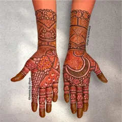 A beautiful and intricate design perfect for Eid celebrations. The highlight is the crescent moon motif on one palm, surrounded by dense floral and geometric patterns that cover the entire hand.