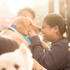 Capturing pure, unfiltered joy like this is why I love photography. This candid moment between a pet parent and her golden retriever at PetFed Delhi shows the real connection that you just can't stage. These are the memories I want to freeze for you.