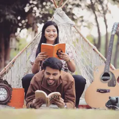 Not every love story needs grand gestures. This cozy, rustic pre-wedding setup with books and a guitar shows a quieter, more intimate side of a couple's connection.