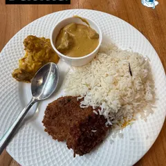 I customize menus to fit the theme of any event. For this Deloitte leadership gathering, I crafted a Sri Lankan and South Indian inspired menu, featuring flavorful curries, perfectly cooked rice, and crispy cutlets that received personal appreciation from the executive team.
