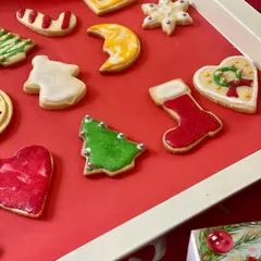 Our Christmas cookie collection is all about festive cheer! This tray features a variety of our hand-decorated holiday cookies, including Christmas trees with silver dragées, classic stockings, shiny candy canes, and delicate snowflakes.