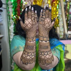 This beautiful bridal mehndi features a mix of checks, floral patterns, and delicate dots, creating a design that is both traditional and incredibly detailed.