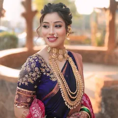 We have a special love for our Maharashtrian brides. This look celebrates tradition with a classic nauvari saree, complemented by radiant makeup that enhances her natural beauty and joyful smile.