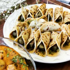 These mini Frankies are a party favourite. Soft parathas are wrapped around a flavourful vegetarian filling, secured with a toothpick for easy, mess-free enjoyment as an appetizer.