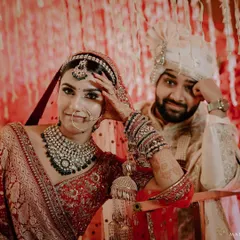 A funny, candid moment that happens at every wedding. The couple looks tired but happy after hours of stage photos, perfectly capturing the realness of a big fat Indian wedding.