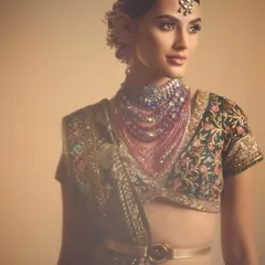 From my Ludhiana class, this look focuses on modern styling with a traditional outfit. We explored how to balance a statement necklace with soft, elegant makeup.