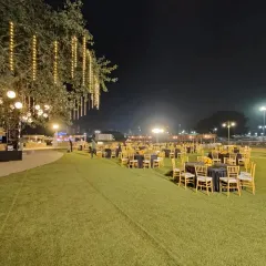 As dusk settles, the magic begins. The lighting and table arrangements for a large consulate event, ready to welcome hundreds of guests for a night of diplomacy and delicious food. We have the experience to handle event catering on a massive scale.