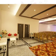 At Mohan Banquets, we ensure every guest enjoys the festivities in comfort. This image shows the spacious hall with its versatile seating areas, which we can customize for any event.