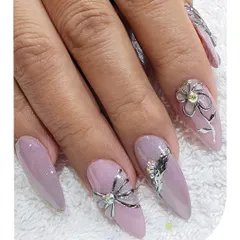 Another perspective on this textured nail set. You can see how the light catches the different facets of the silver 3D art and the subtle shimmer in the pink base color.