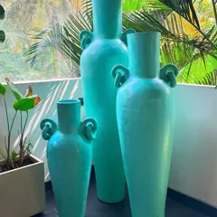 A duplicate image of the stunning 'Del Mar' planters in full bloom.