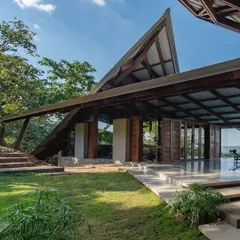 The living spaces of the Lateral Verandah House are designed to open completely to the elements. The combination of a dynamic timber roof structure and heavy basalt walls grounds the home in its regional context while creating an atmosphere of lightness and connection to the outdoors.