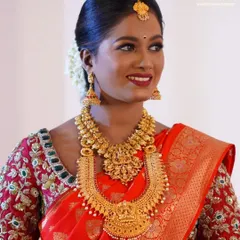 I love creating the perfect South Indian bridal look. This is all about celebrating tradition with radiant skin, bold eyes, and lips that complement the beautiful silk saree and temple jewelry. The goal is a divine glow that makes you feel like a queen.