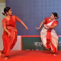 A performance from 'Sonar Bangla', a production celebrating the cultural landscape of Bengal. Here, we interpret the region's famous boatman songs, or 'Bhatiyali', through the vocabulary of Bharatanatyam.