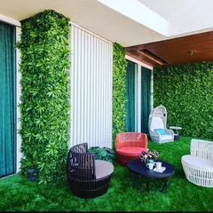 I can turn any balcony into a private green oasis. This project combines a soft artificial grass floor with lush vertical garden walls and pillars, creating a complete, maintenance-free outdoor lounge area.