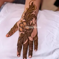 The fresh paste of the hibiscus design. Notice the clean lines and the contrast between the filled-in leaves and the delicate flower petals.