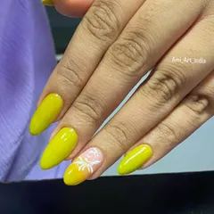 A beautiful swirl art design on a bright yellow base, perfect for a pop of color.