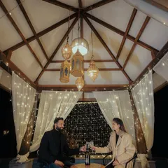A beautiful night shoot under a canopy of fairy lights. This setup is perfect for creating magical and dreamy pre-wedding portraits.